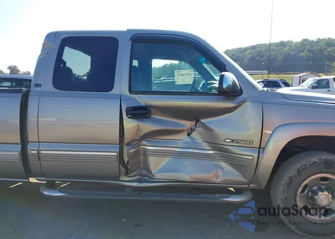 2002 Chevrolet Silverado 2500 Ls z USA, uszkodzony, nr VIN 1GCGK29U52Z141722